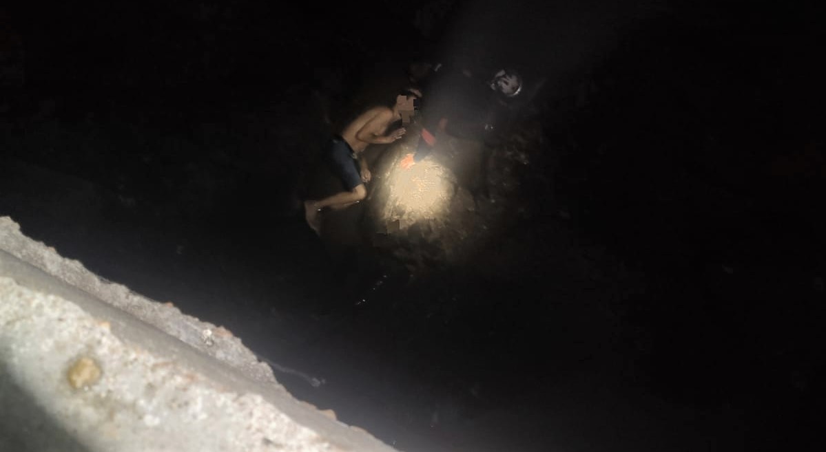 Rescatan a un hombre alcoholizado que cayó en las rocas de rambla sur