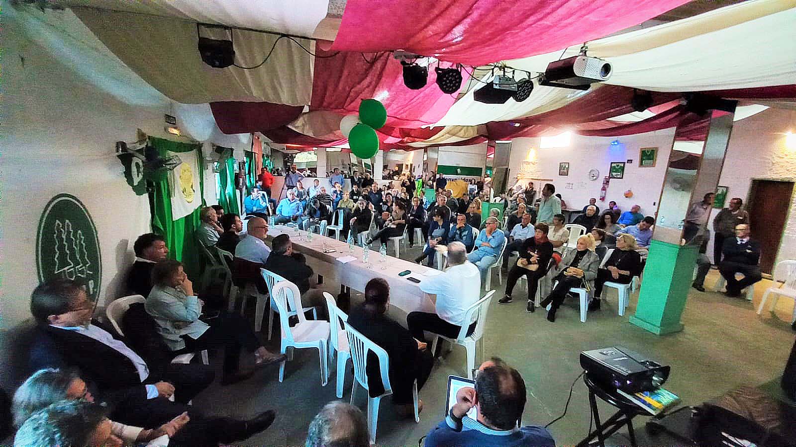 Autoridades de MTOP llevaron “deberes” de vecinos en Parque del Plata