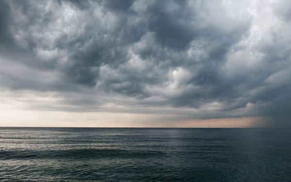 Ciclón extratropical con tormentas fuertes y precipitaciones abundantes