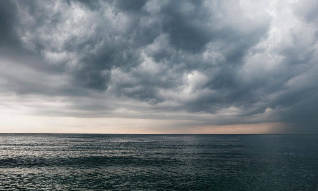 Ciclón extratropical con tormentas fuertes y precipitaciones abundantes